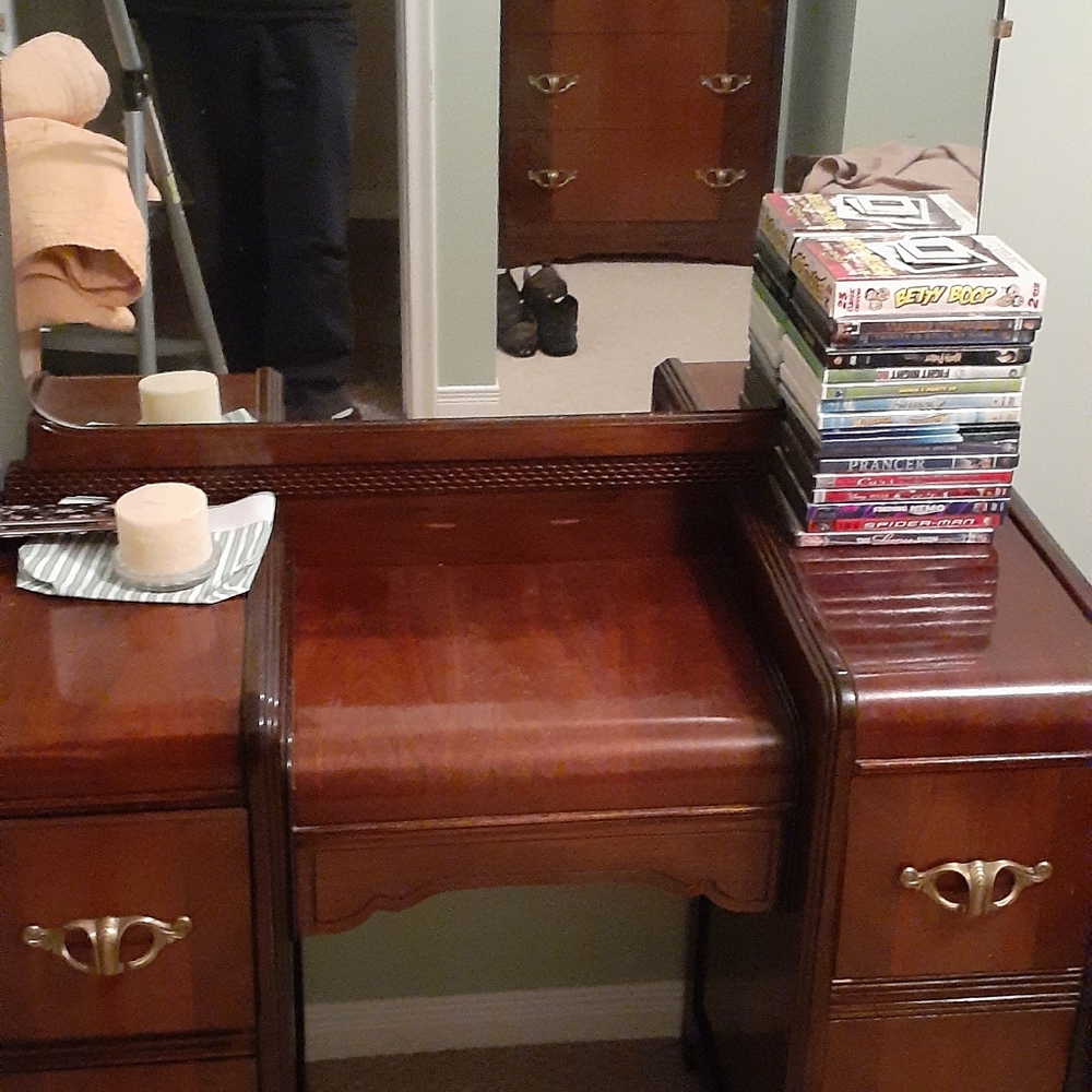 1930-40 waterfallbedroom set